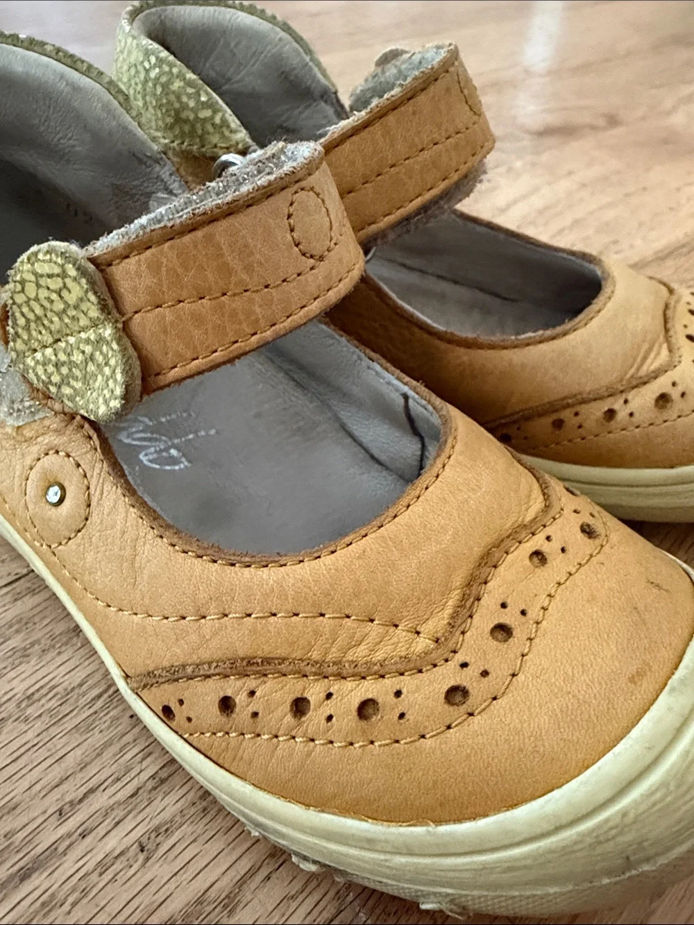 FRODDO Yellow Mary Jane Shoes with Strap little girls Size EUR 26